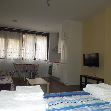 Apartamento Cuatro Torres Madrid Bagian luar foto