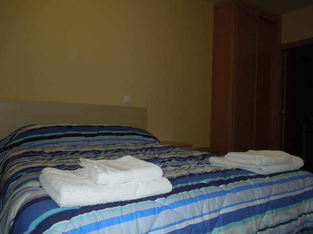 Apartamento Cuatro Torres Madrid Bagian luar foto