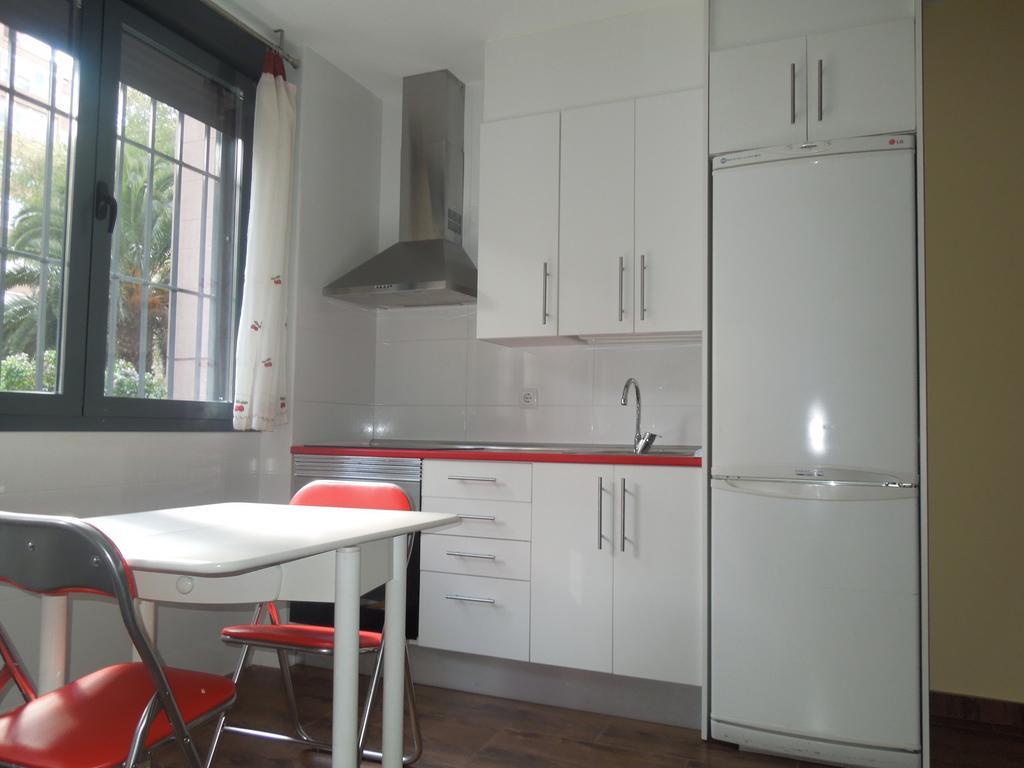 Apartamento Cuatro Torres Madrid Bagian luar foto